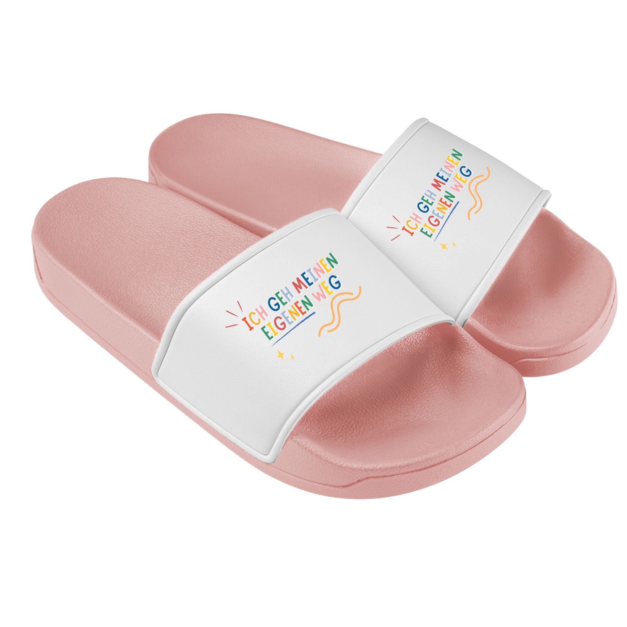 „Pinke Badelatschen mit farbenfroher Aufschrift ‚Ich geh meinen eigenen Weg‘ und dekorativen Linien und Sternen – für selbstbewusste Kinder und Jugendliche.