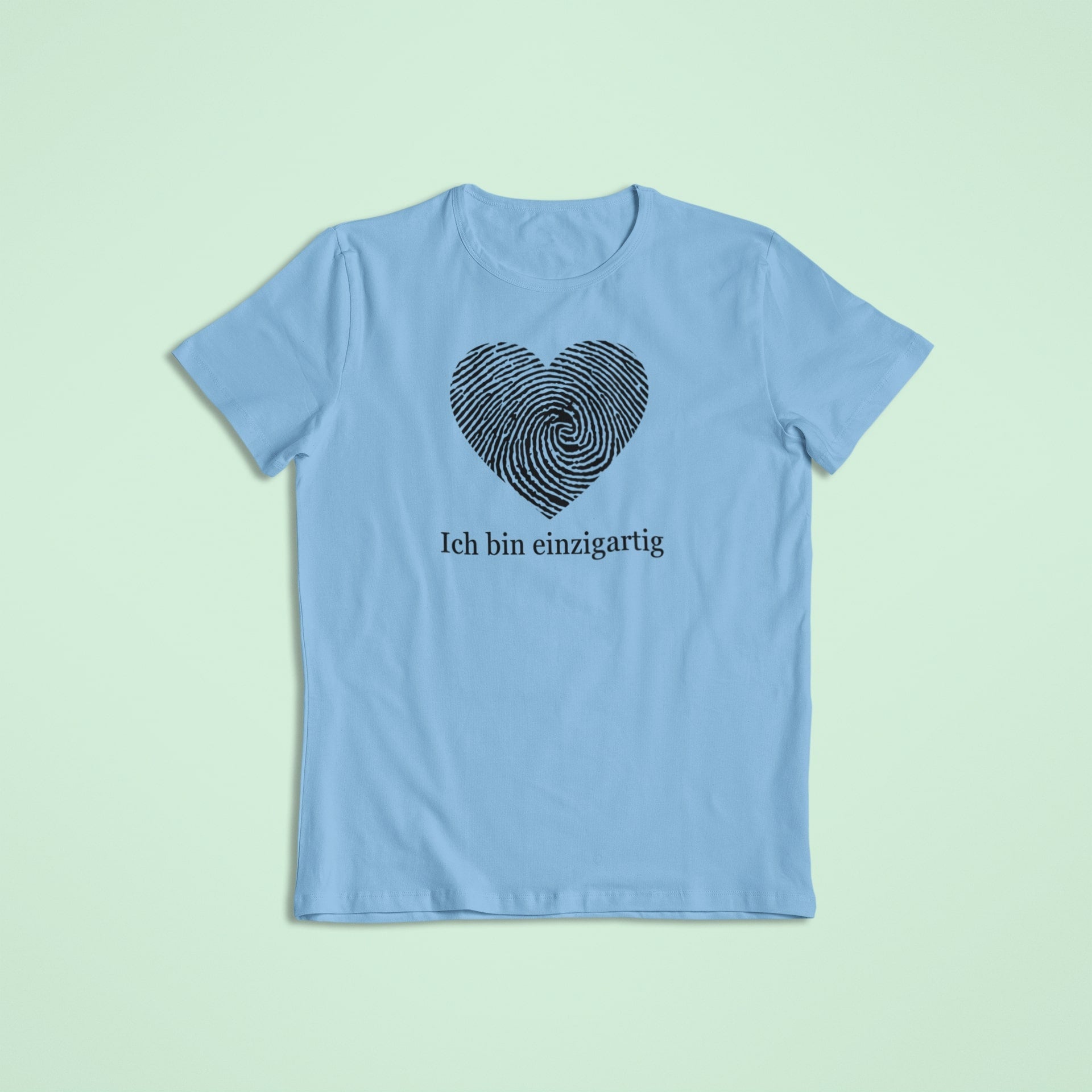 Hellblaues Kindershirt mit Fingerabdruck-Herz und der Botschaft „Ich bin einzigartig“. Symbolisiert Selbstwert und Individualität – ideal für selbstbewusste Kids oder als Geschenk zur Einschulung.
