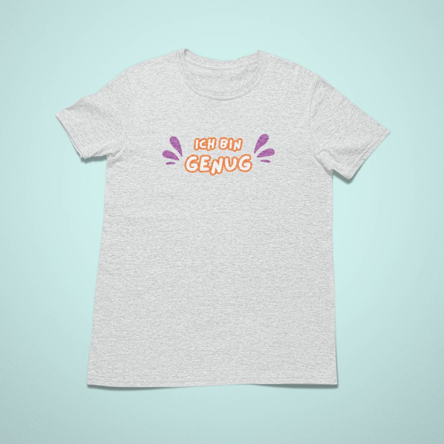 Graumeliertes Kinder-Affirmationsshirt mit orangener Aufschrift „Ich bin genug“ und lila Design-Elementen. Weiches Statement für mehr Selbstvertrauen im Kinderalltag.