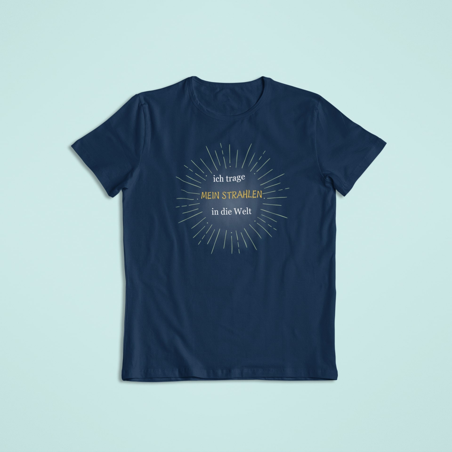Dunkelblaues Kindershirt mit gelben Sonnenstrahlen und dem Aufdruck ‚ich trage MEIN STRAHLEN in die Welt‘ in Weiß und Gelb.“