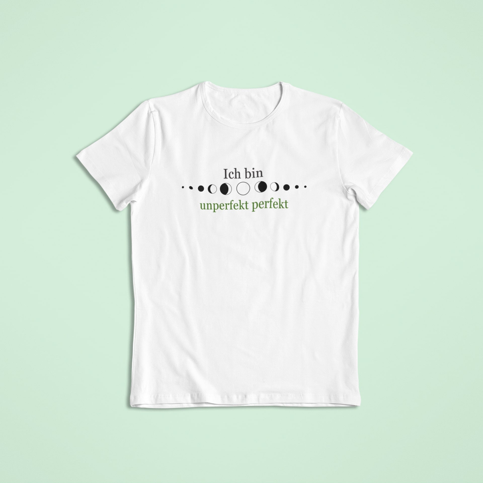 Kinderaffirmationsshirt in Weiß mit dem Spruch „Ich bin unperfekt perfekt“ und einer Darstellung der Mondphasen in Schwarz und Grün.