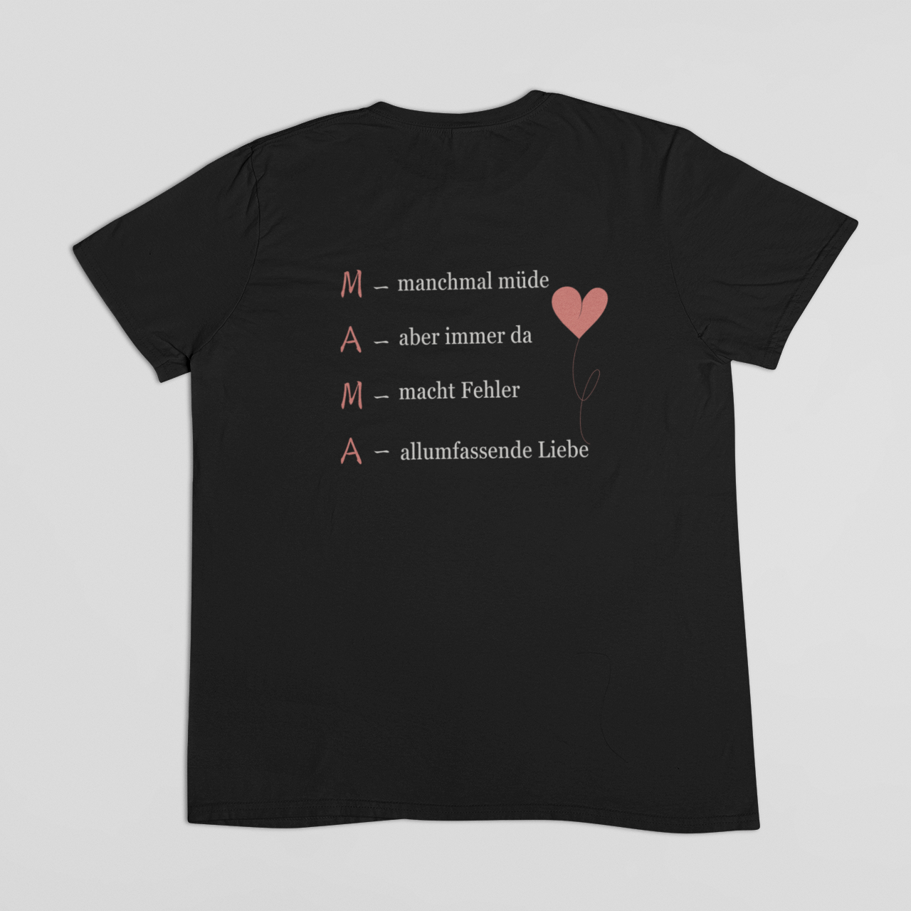 Schwarzes T-Shirt mit emotionalem MAMA-Rückseitendruck und rosa Herz – Kollektion „Mama. Mit Liebe.“ vom Sinachtsam-Shop
