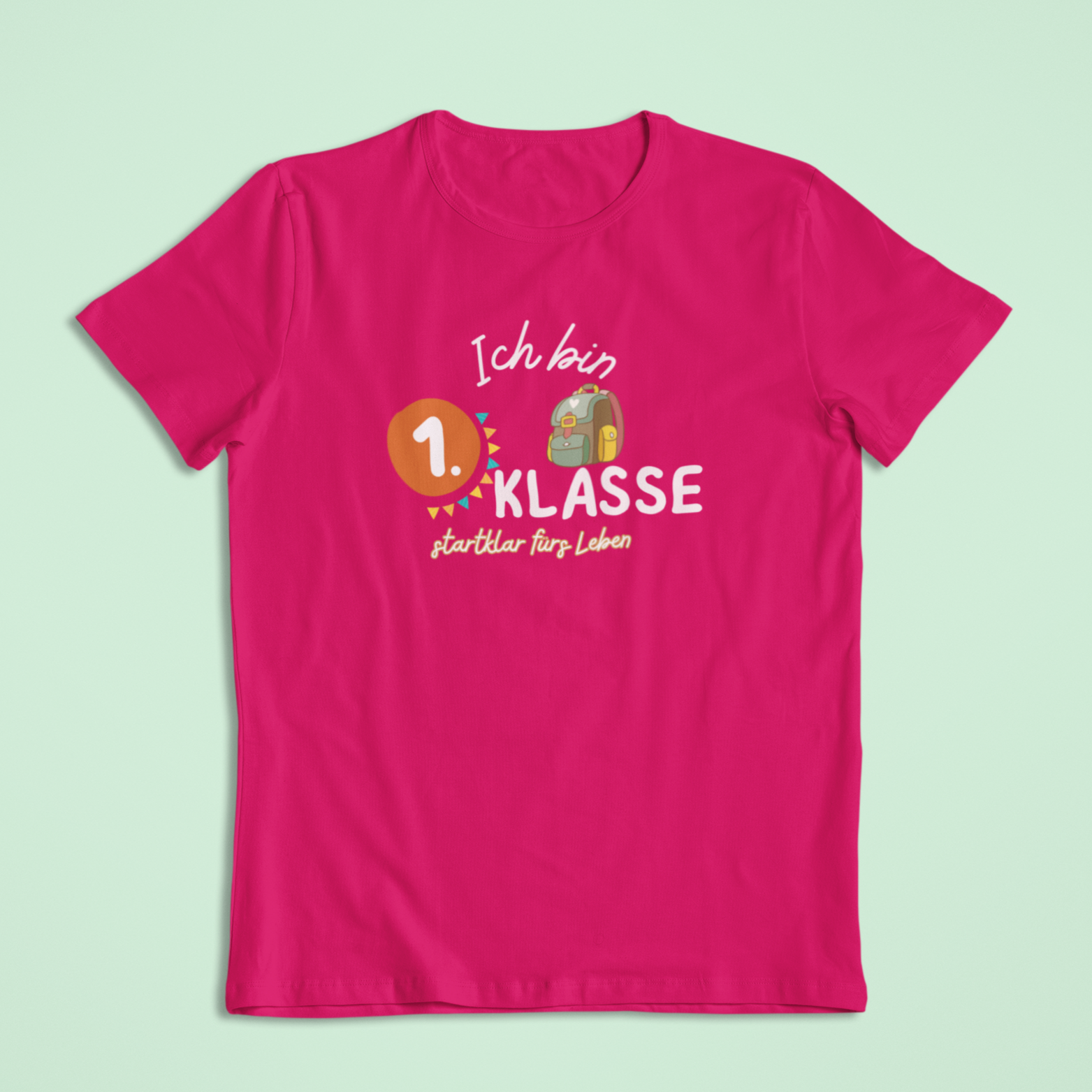 T-Shirt in Fuchsia mit dem Aufdruck: Ich bin 1. Klasse – startklar fürs Leben. Bio-Einschulungs-T-Shirt von Sinachtsam