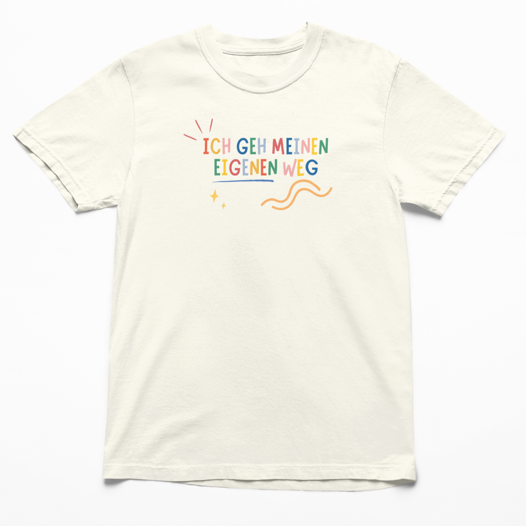 T-Shirt in Naturfarbe mit der Aufschrift „Ich geh meinen eigenen weg vorderseite.jpg“
