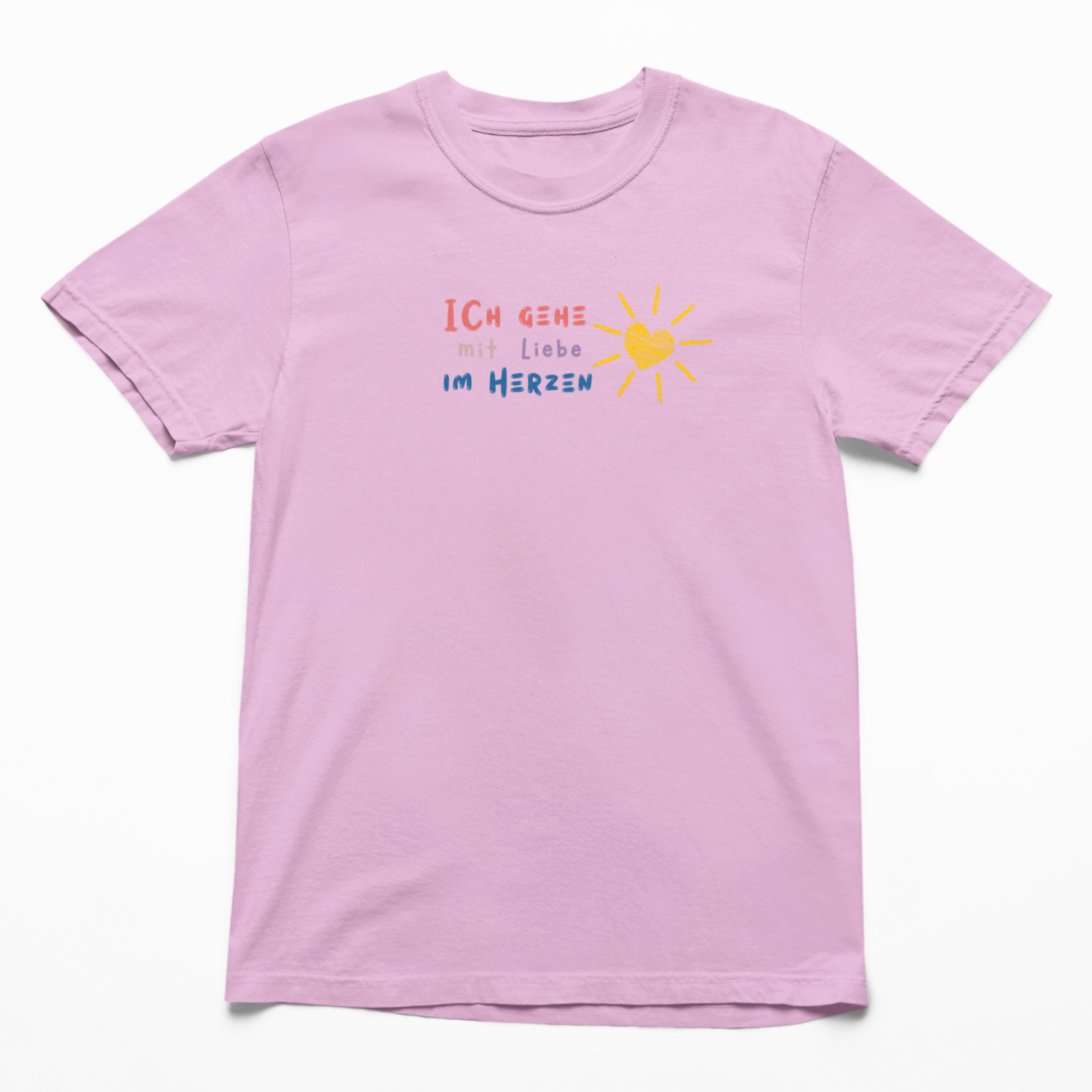 Premium Affirmationsshirt in Rosa mit Herz-Design und der Aufschrift „Ich gehe mit Liebe im Herzen“ – Sinachtsam Sommerkollektion