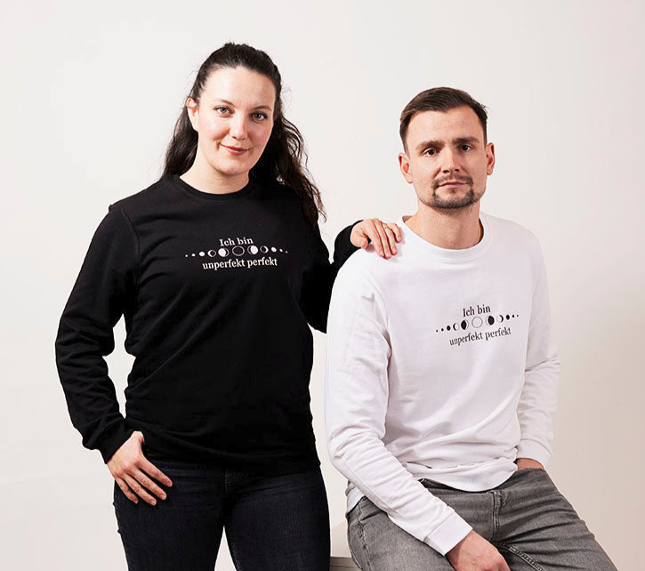 Sina und Marvin mit Statement Sweatshirts