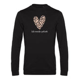 schwarzer pullover für emotionale gesundheit mit einem großen herz und leoparden print drin mit der weißen schrift ich werde geliebt 