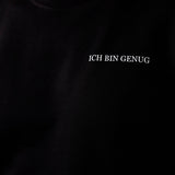 Nahaufnahme von einem schwarzen pullover mit weißer schrift ich bin genug für die selflove