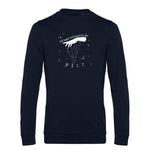 navy blauer pullover mit weißem print marionetten hand und planeten für den fluss des lebens ich habe vertrauen in die welt 