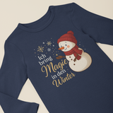 Navyfarbener Baby-Langarmbody mit Schneemann-Illustration und dem Spruch „Ich bringe Magie in den Winter“ – hochwertiger Print, weicher Stoff.