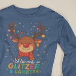 Dunkelblaues Babylongsleeve mit fröhlichem Rentier, Lichterkette und winterlichen Details – Vorderansicht.