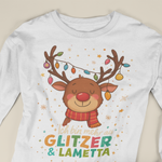 Weihnachts-Langarmshirt für Babys in Weiß mit Rentierillustration und bunten Festlichkeitsdetails.