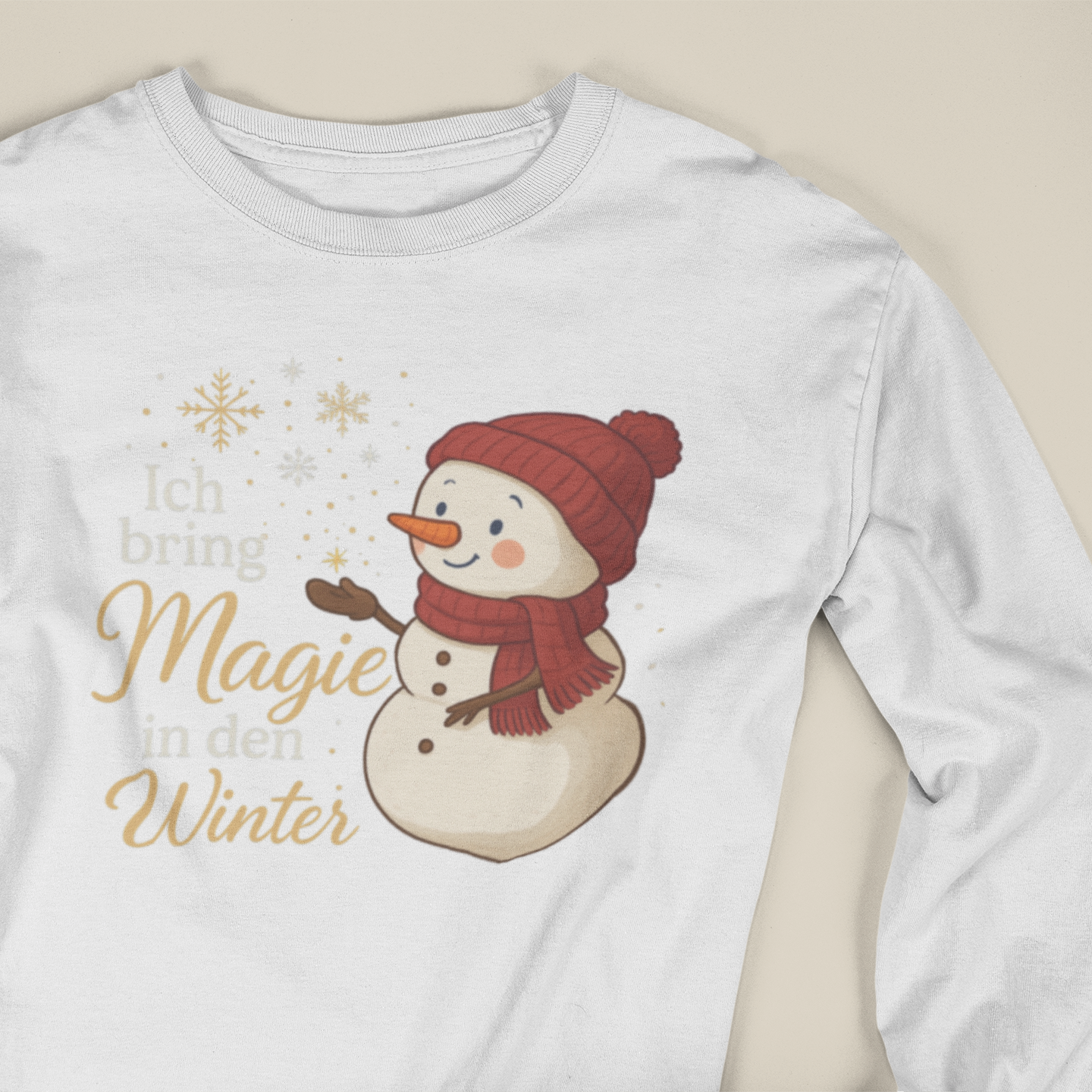 Weißes Kinder-Longsleeve mit Schneemann-Motiv und der Affirmation „Ich bring Magie in den Winter“, weiche Winterfarben und kindgerechtes Design.
