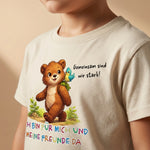 Detailaufnahme Bruno Bär Print mit Schriftzug „Ich bin für mich und meine Freunde da“ auf Sinachtsam Kinder T-Shirt
