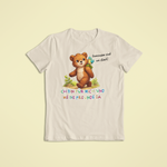 Kinder T-Shirt sand mit Bruno dem Bären und Affirmation „Ich bin für mich und meine Freunde da“ – Affirmations Kleidung für Kinder von Sinachtsam