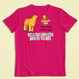 Kinder T-Shirt fuchsia mit Gina der Giraffe und Affirmation „Ich entdecke neue Wege“ – Affirmations Kleidung für Kinder von Sinachtsam