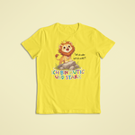 Kinder T-Shirt gelb mit Lio dem Löwen und Affirmation „Ich bin mutig und stark“ – Sinachtsam Affirmationsmode für Kinder