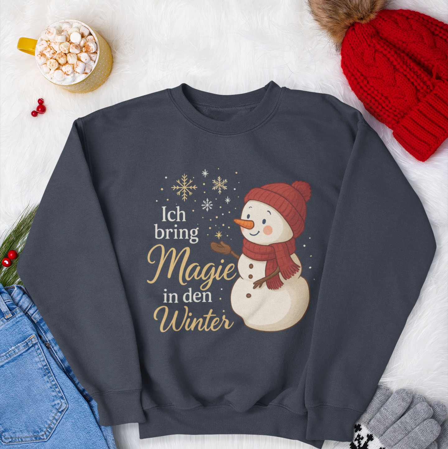 Dunkelblaues Weihnachtssweatshirt mit Schneemann-Illustration und dem Schriftzug „Ich bring Magie in den Winter“ – achtsame Wintermode von Sinachtsam.