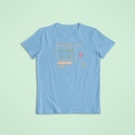 T-Shirt in Sky Blue mit dem Aufdruck: Ich darf alles entdecken – Einschulungskollektion von Sinachtsam