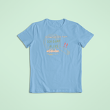 T-Shirt in Sky Blue mit dem Aufdruck: Ich darf alles entdecken – Einschulungskollektion von Sinachtsam